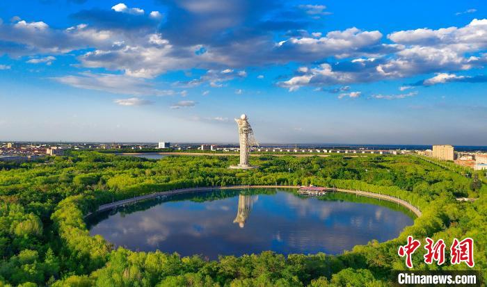 甘肃嘉峪关：戈壁荒滩中的现代化工业旅游生态城市